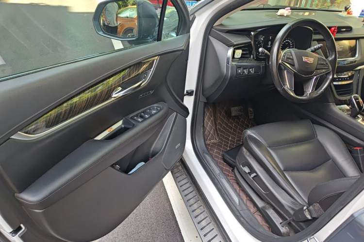 Used Cadillac XT5 2018 25T Luxury Model Driver Seat