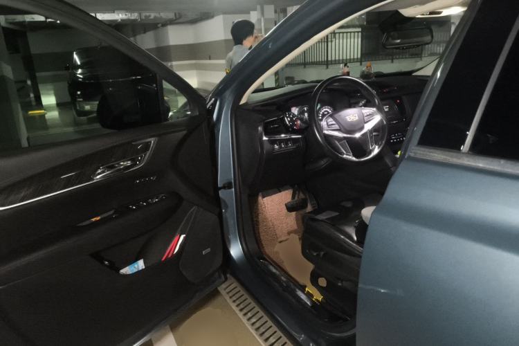 Used Cadillac XT5 2018 25T Luxury Model Driver Seat