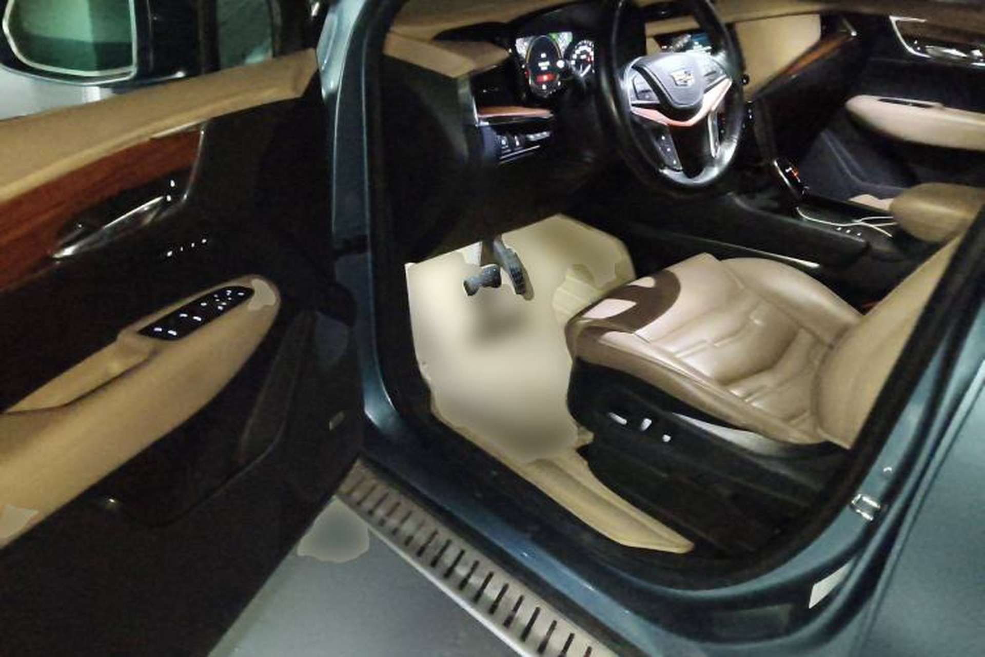 Used Cadillac XT5 2018 28E 4x4 Platinum Edition Driver Seat