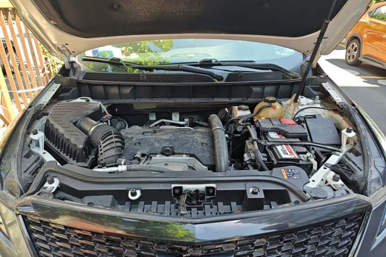 Used Cadillac XT5 2018 25T Luxury Model Engine Bay