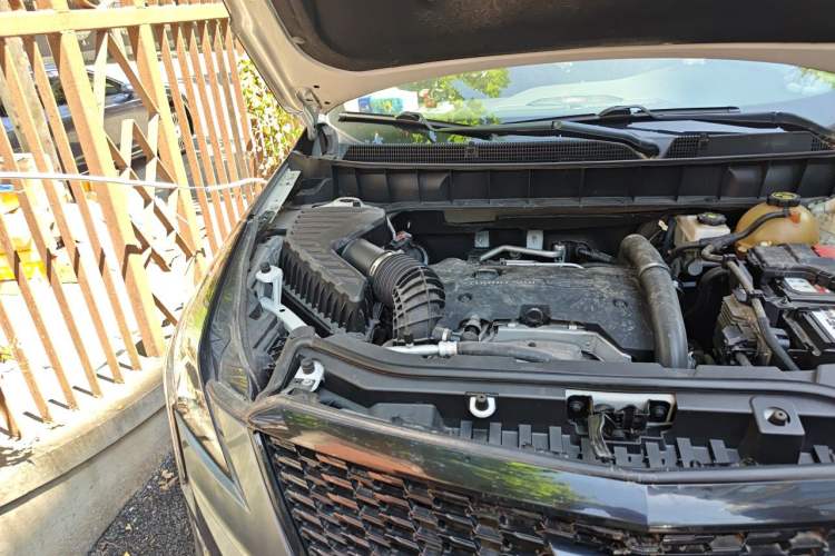 Used Cadillac XT5 2018 25T Luxury Model Engine Bay Right