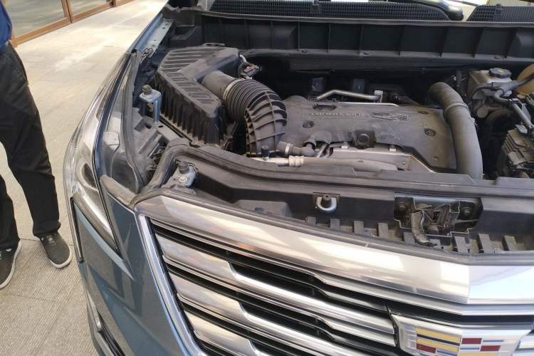 Used Cadillac XT5 2018 25T Luxury Model Engine Bay Right