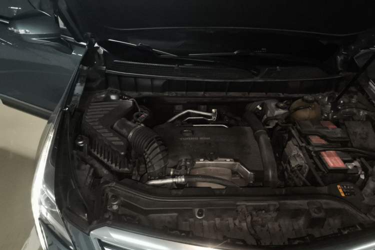 Used Cadillac XT5 2018 25T Luxury Model Engine Bay Right