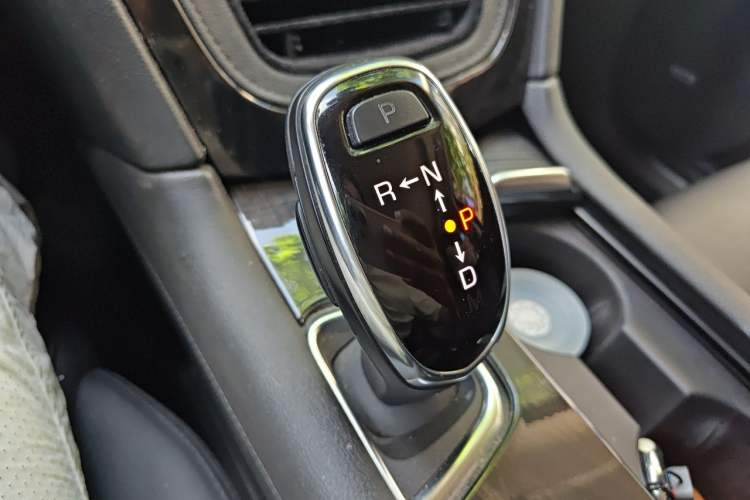 Used Cadillac XT5 2018 25T Luxury Model Gear Lever