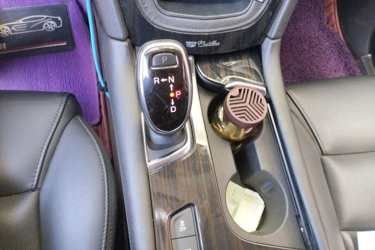 Used Cadillac XT5 2018 25T Luxury Model Gear Lever