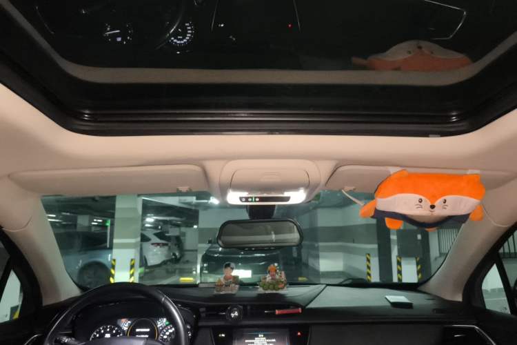 Used Cadillac XT5 2018 25T Luxury Model Headliner