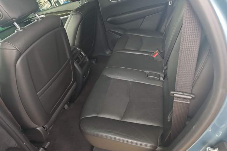 Used Cadillac XT5 2018 28T Four-Wheel Drive Luxury Model Left Rear Seat