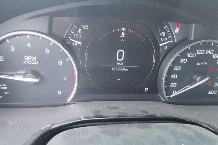 Used Cadillac XT5 2018 25T Luxury Model Odometer Close Up