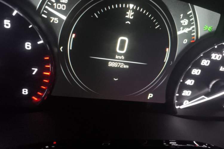 Used Cadillac XT5 2018 25T Luxury Model Odometer Close Up