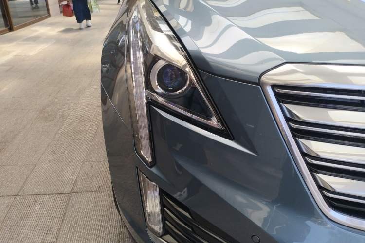 Used Cadillac XT5 2018 25T Luxury Model Right Front Headlight