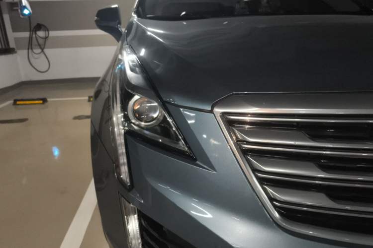 Used Cadillac XT5 2018 25T Luxury Model Right Front Headlight
