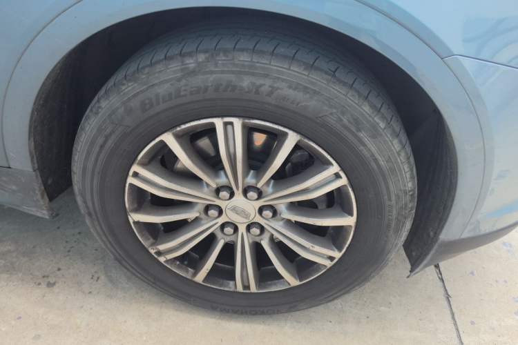 Used Cadillac XT5 2018 25T Luxury Model Right Front Wheel Hub