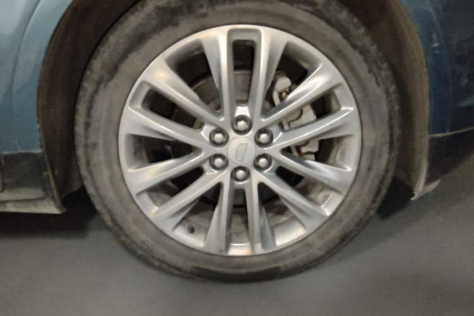 Used Cadillac XT5 2018 28E 4x4 Platinum Edition Right Front Wheel Hub