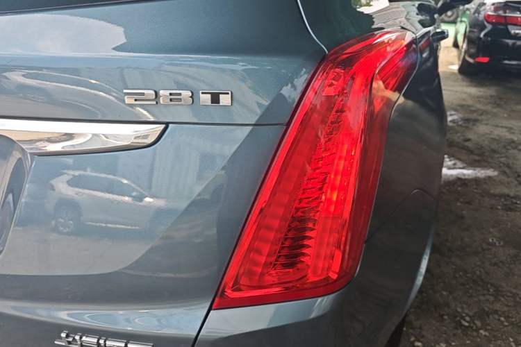 Used Cadillac XT5 2018 28T Four-Wheel Drive Luxury Model Right Rear Taillight