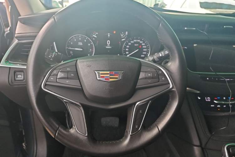 Used Cadillac XT5 2018 28T Four-Wheel Drive Luxury Model Steering Wheel