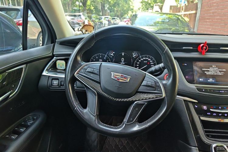 Used Cadillac XT5 2018 25T Luxury Model Steering Wheel