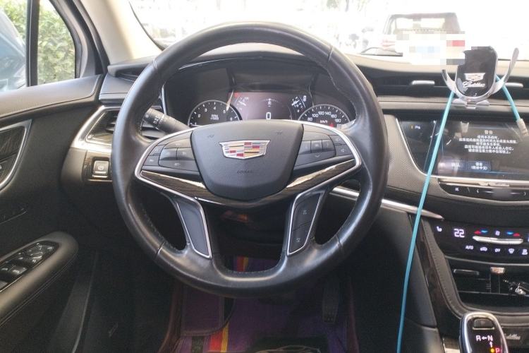 Used Cadillac XT5 2018 25T Luxury Model Steering Wheel