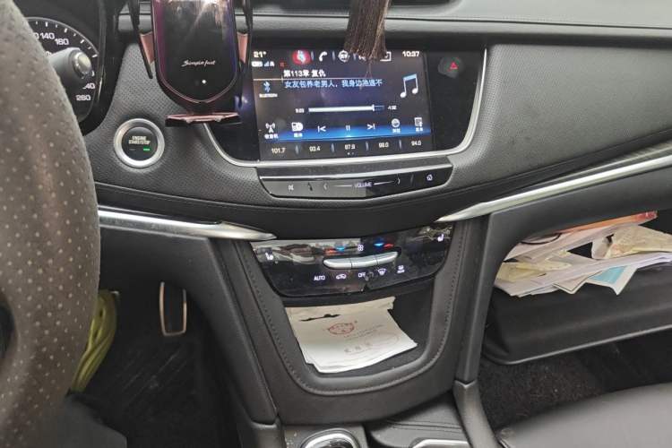 Used Cadillac XT5 2018 28T Four-Wheel Drive Luxury Model Audio And AC Panel