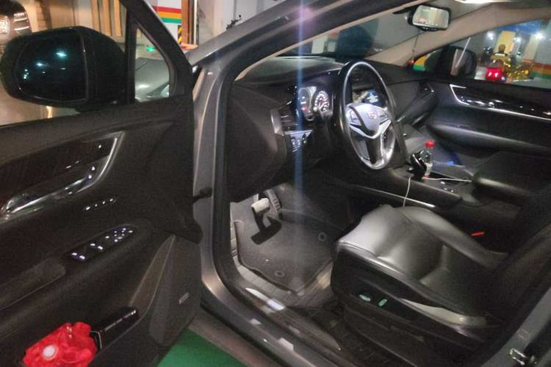 Used Cadillac XT5 2018 25T Luxury Model Driver Seat