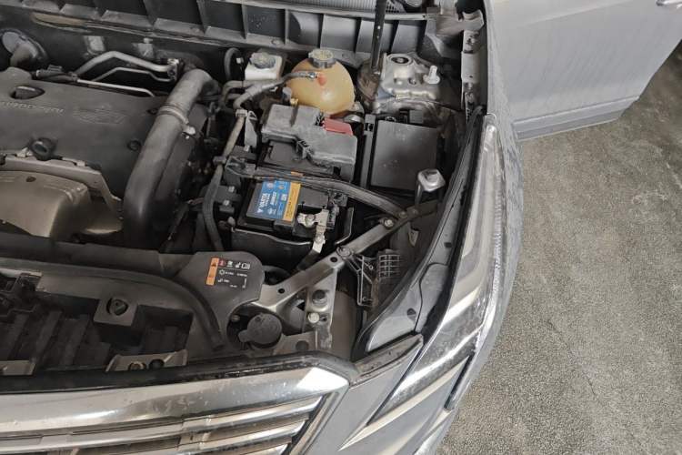 Used Cadillac XT5 2018 28T Four-Wheel Drive Luxury Model Engine Bay Left
