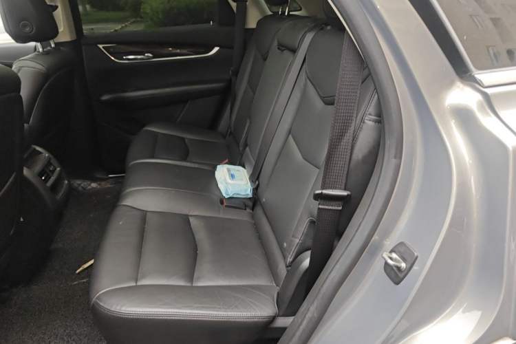 Used Cadillac XT5 2018 28T Four-Wheel Drive Luxury Model Left Rear Seat