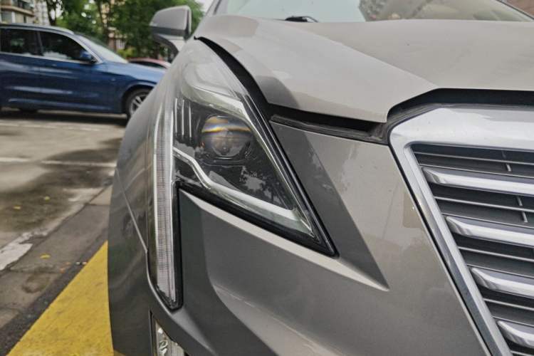 Used Cadillac XT5 2018 28T Four-Wheel Drive Luxury Model Right Front Headlight