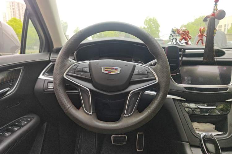 Used Cadillac XT5 2018 28T Four-Wheel Drive Luxury Model Steering Wheel