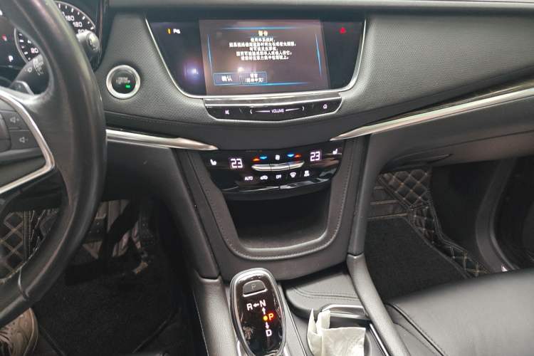 Used Cadillac XT5 2018 28T Four-Wheel Drive Luxury Model Audio And AC Panel
