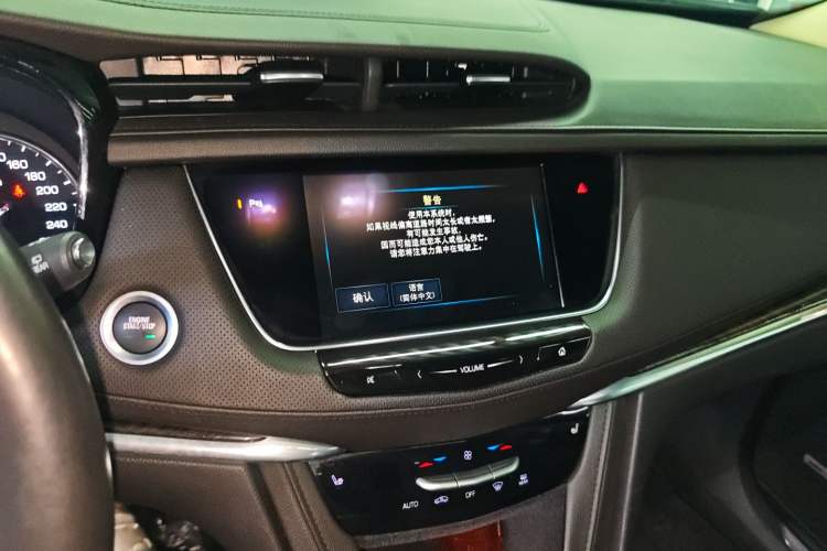 Used Cadillac XT5 2018 28T Four-Wheel Drive Luxury Model Audio And AC Panel