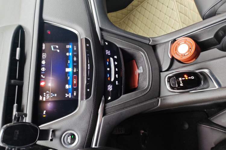 Used Cadillac XT5 2018 25T Luxury Model Audio And AC Panel