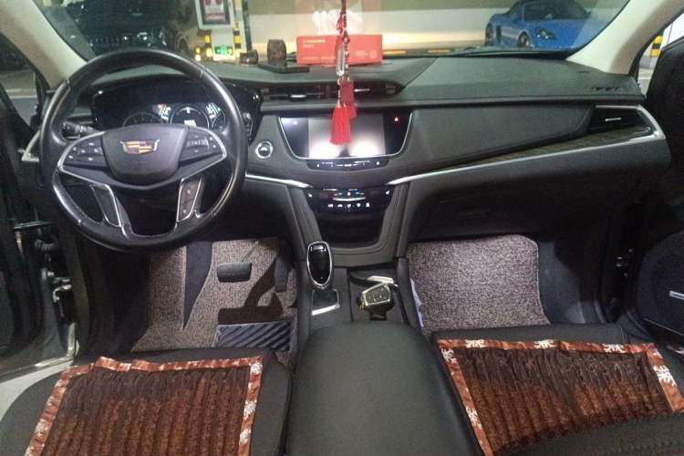 Used Cadillac XT5 2018 25T Luxury Model Center Console