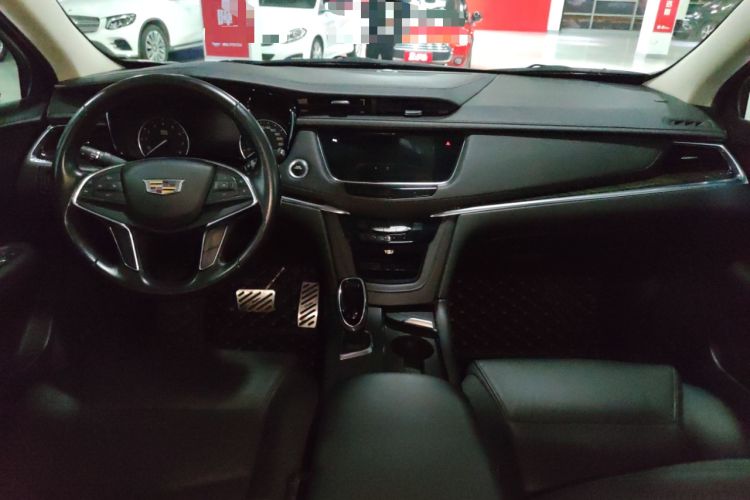 Used Cadillac XT5 2018 25T Luxury Model Center Console
