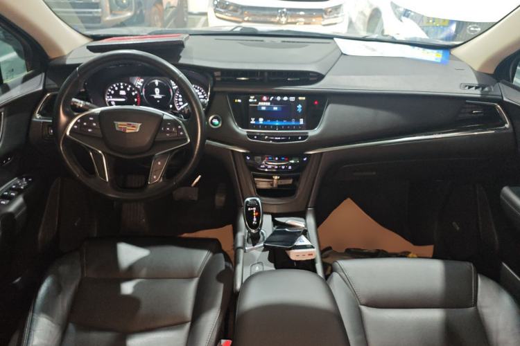 Used Cadillac XT5 2018 25T Luxury Model Center Console