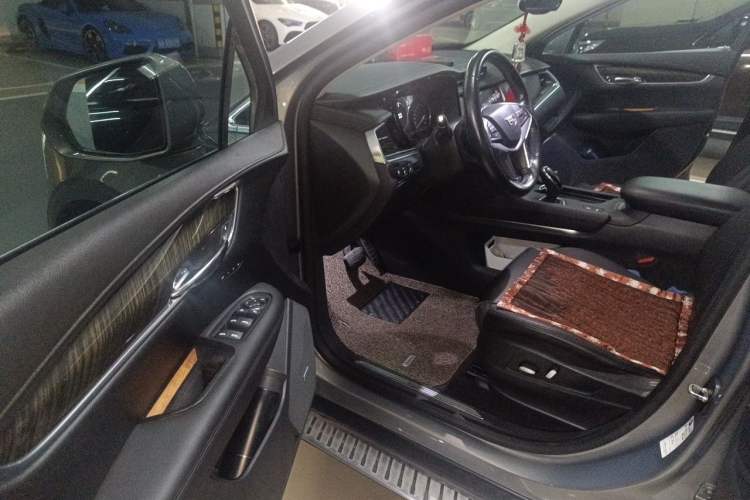 Used Cadillac XT5 2018 25T Luxury Model Driver Seat