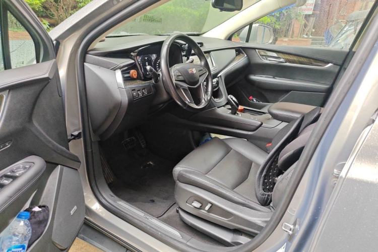 Used Cadillac XT5 2018 25T Luxury Model Driver Seat