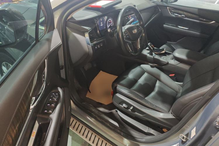 Used Cadillac XT5 2018 25T Luxury Model Driver Seat