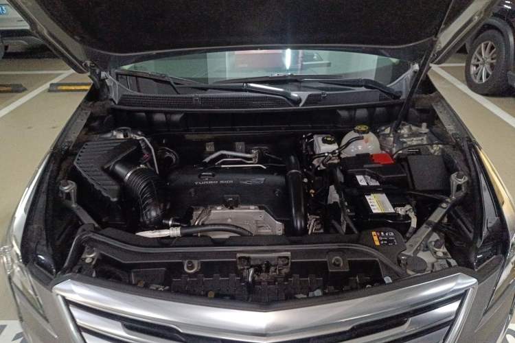 Used Cadillac XT5 2018 25T Luxury Model Engine Bay