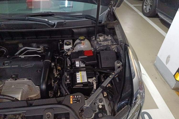 Used Cadillac XT5 2018 25T Luxury Model Engine Bay Left