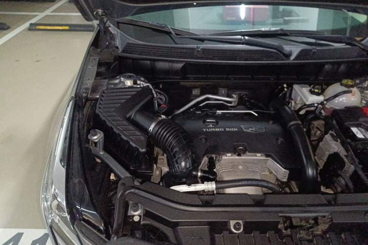 Used Cadillac XT5 2018 25T Luxury Model Engine Bay Right