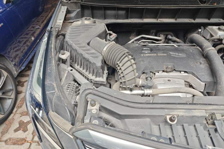 Used Cadillac XT5 2018 28T Four-Wheel Drive Luxury Model Engine Bay Right