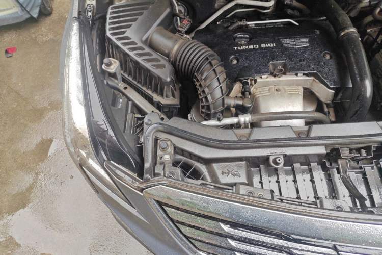 Used Cadillac XT5 2018 25T Luxury Model Engine Bay Right