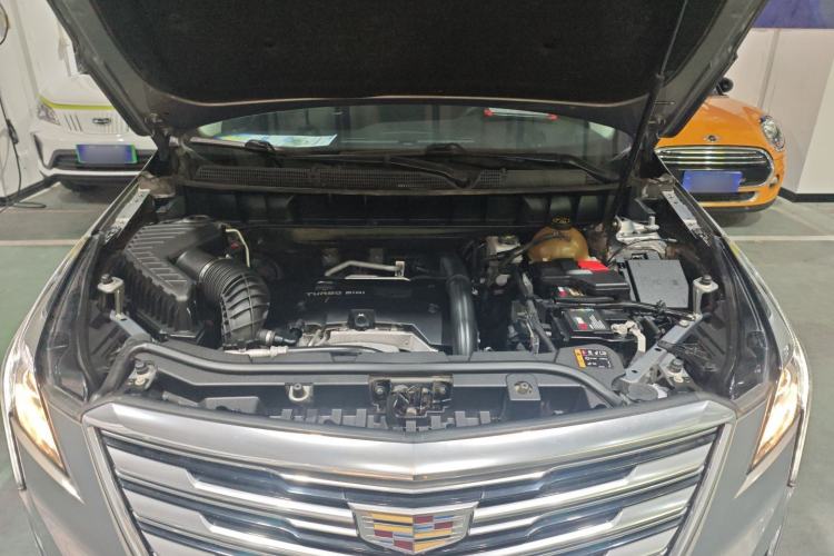 Used Cadillac XT5 2018 25T Luxury Model Engine Bay