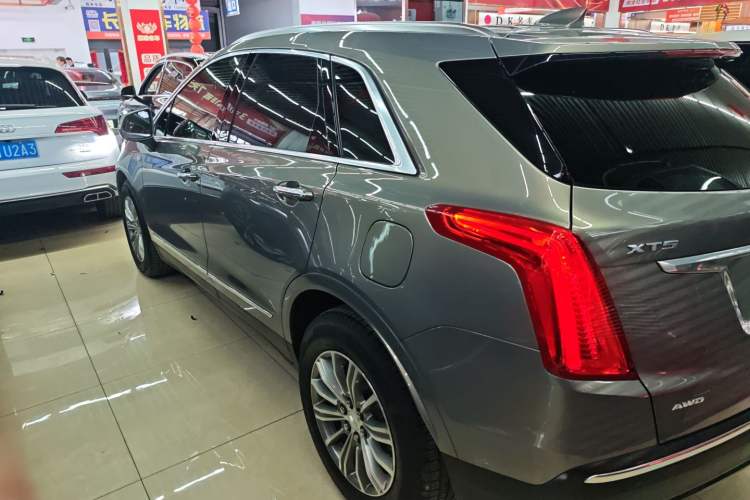 Used Cadillac XT5 2018 28T Four-Wheel Drive Luxury Model Exterior 2