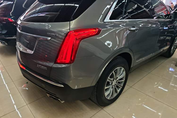 Used Cadillac XT5 2018 28T Four-Wheel Drive Luxury Model Exterior 3