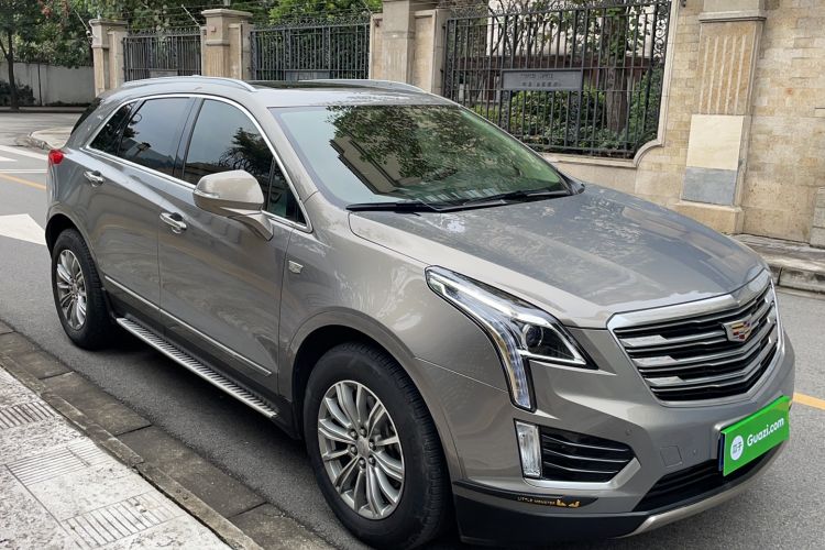 Used Cadillac XT5 2018 25T Luxury Model Front Right 45 Deg