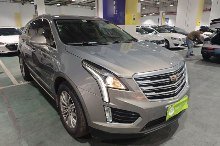 Used Cadillac XT5 2018 25T Luxury Model Front Right 45 Deg