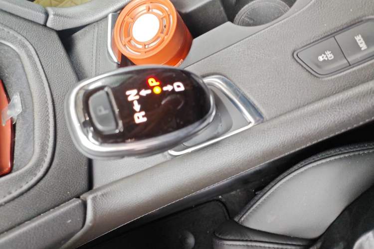 Used Cadillac XT5 2018 25T Luxury Model Gear Lever