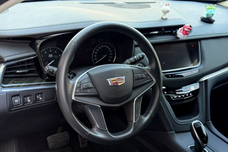 Used Cadillac XT5 2018 25T Luxury Model Interior 2