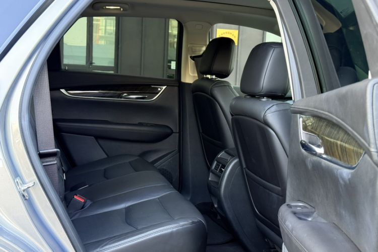 Used Cadillac XT5 2018 25T Luxury Model Interior 6