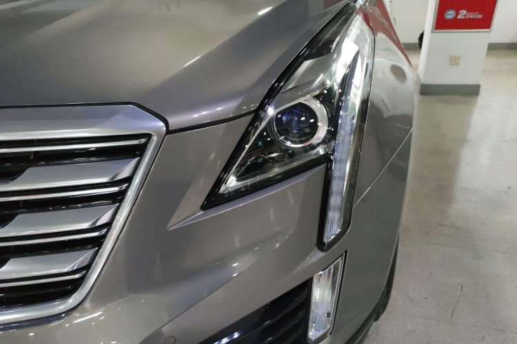 Used Cadillac XT5 2018 25T Luxury Model Left Front Headlight